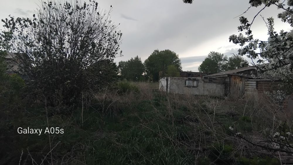 Продам дом требует ремонта.