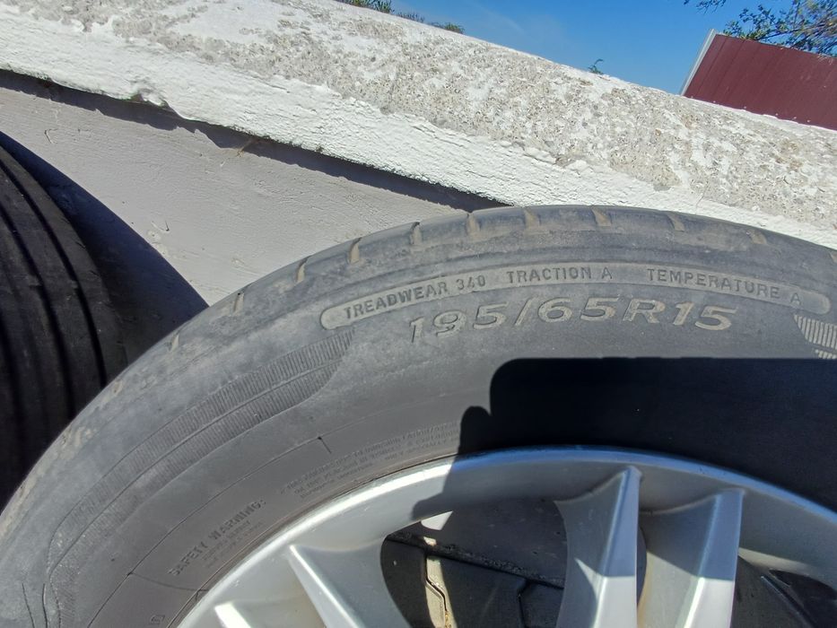 Jante + cauciucuri de vara  originale Seat R15  gama  vag