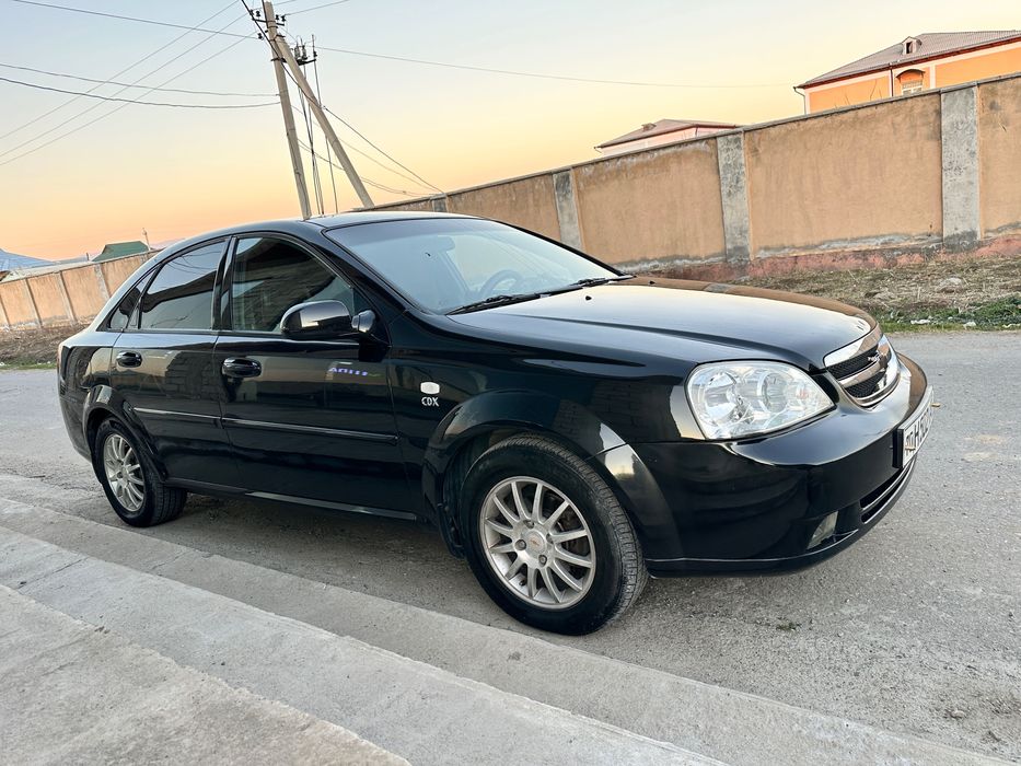 lacetti 1.8 sotiladi