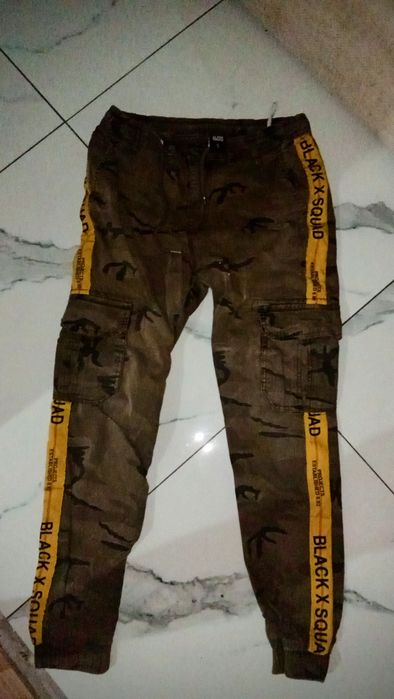 Pantaloni cargo jogger Black Squad camuflaj / kaki