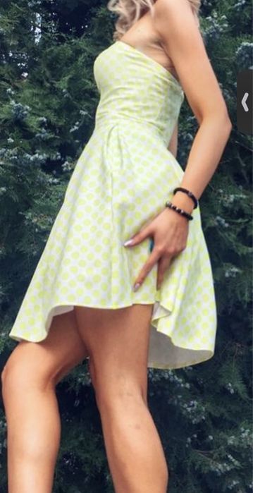 Бяла Рокля на точки