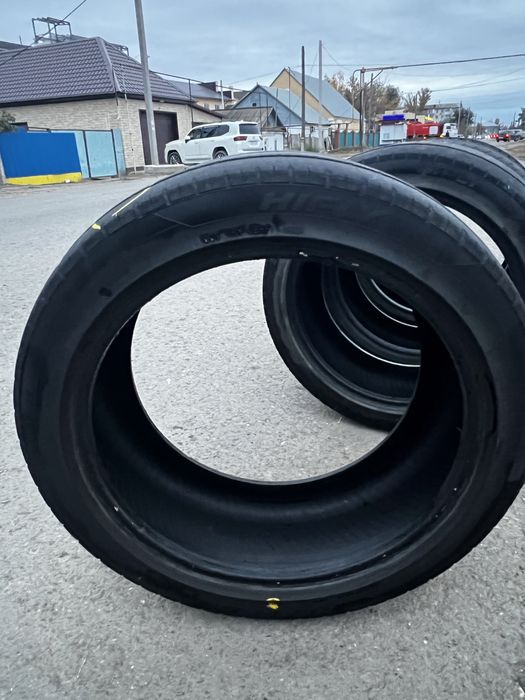 Продам летние покрышки R18