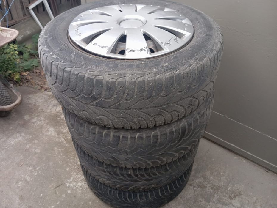 205/60/15,M+S,Fulda,cu capace,5 prezoane,200 lei toate!