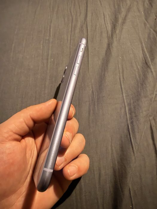 Vand Iphone 11 128 gb culoare Lyla