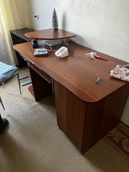 Продам стол компьютерный для учебы