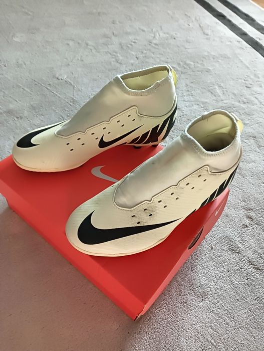 Vând ghete fotbal nike