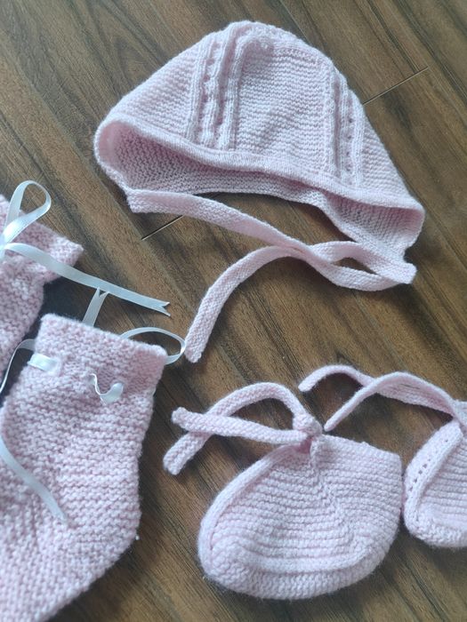 Продам вязанный набор для девочек