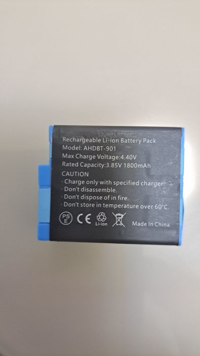 Gopro  аксесуари ,водоусточив кейс и две батерии със зарядно