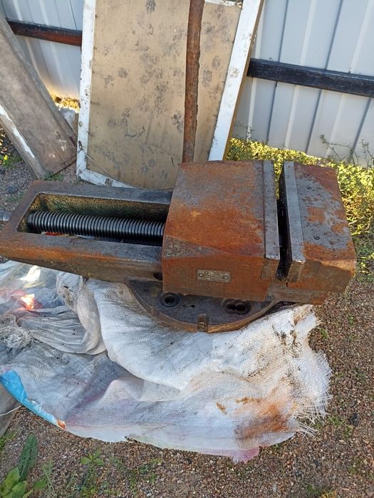 Продам тиски б/у