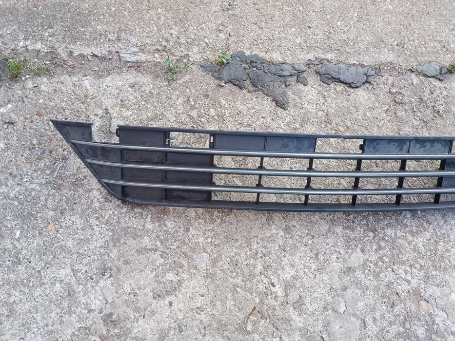 решетка предна броня Touareg 7P5