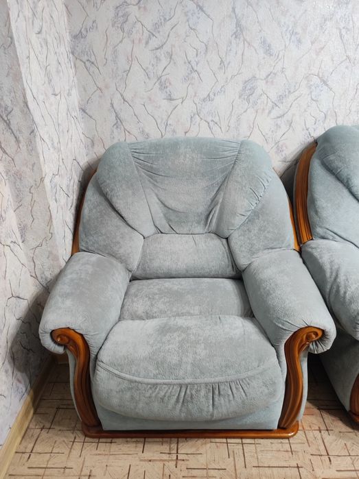 Диван и два кресла