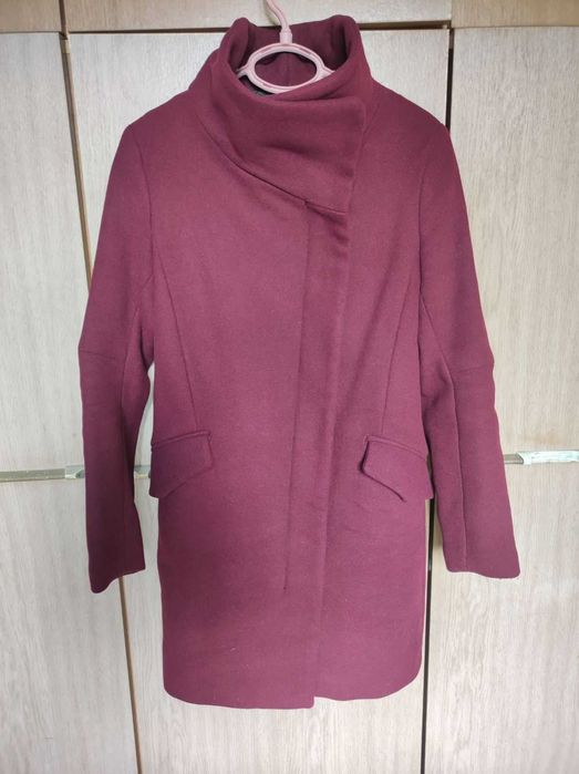 Ново винено червено / бордо палто Bershka