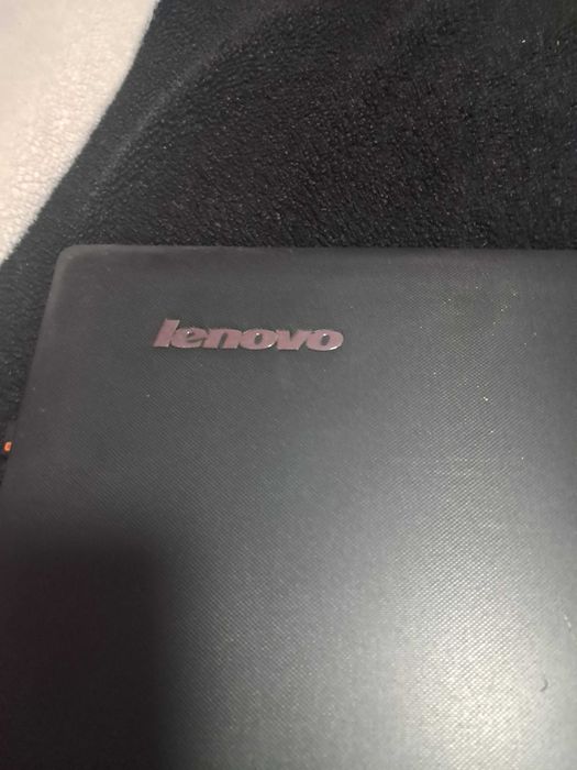 Laptop lenovo 700 de lei