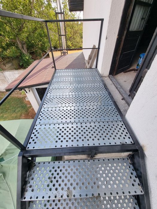 scări metalice de exterior