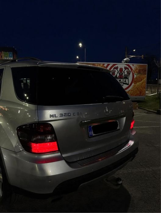 Vand/schimb Mercedes ML 320 CDI V6 3.0 224 CP 4x4 Automată.