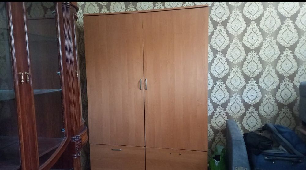 Мебельный шкаф .