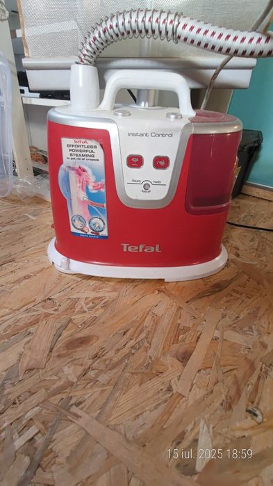 Aparat de calcat Tefal vertical.