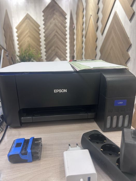 Цветной принтер с гарантией EPSON продаю