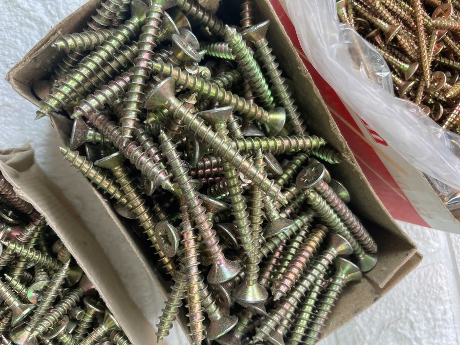 Продам саморезы, размеры разные 850 тнг./кг.
