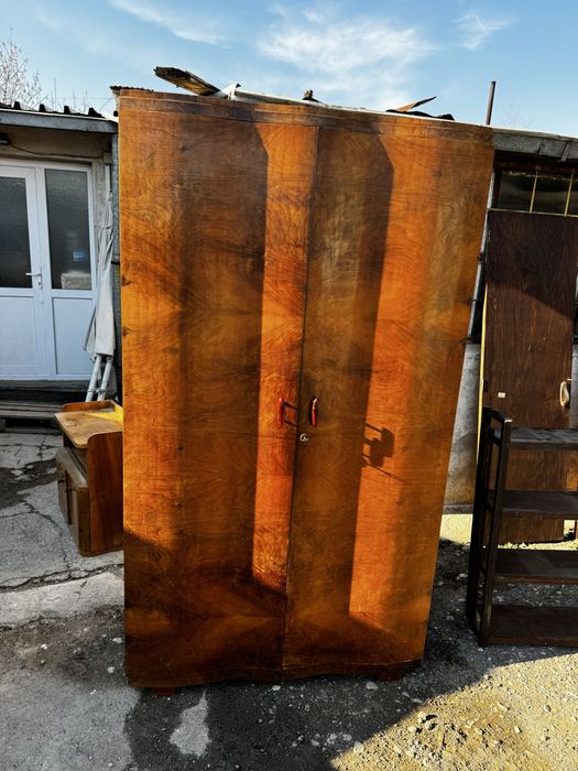 Старинни автентични мебели Маса Гардероб Бюфет Нощно шкафче врати