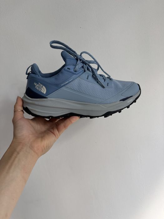 The north face кроссовки.