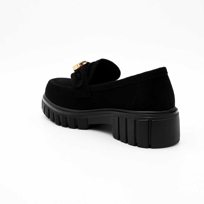 Дамски черни мокасини от еко велур със златист аксесоар