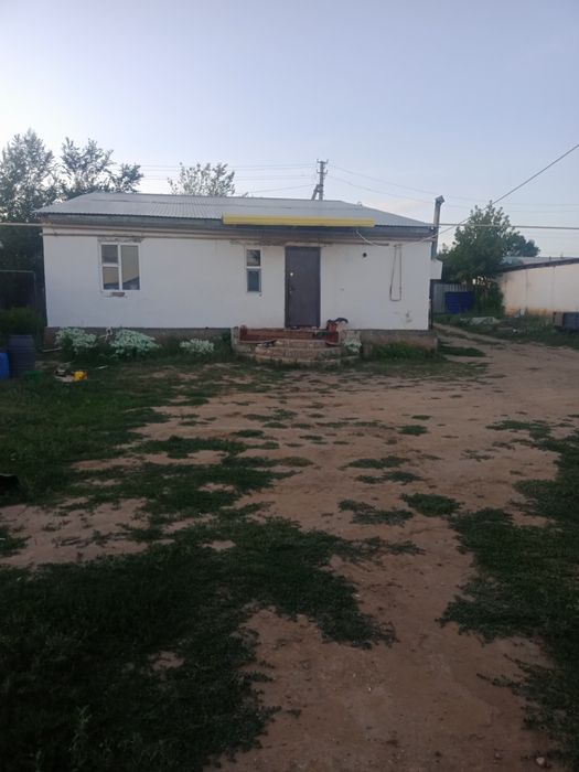 Продам два дома в одном дворе.