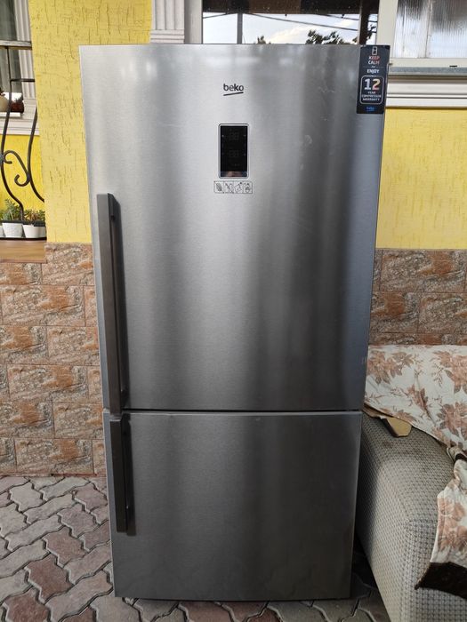 Продам двухкамерный холодильник BEKO