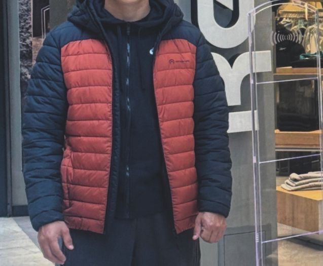 Ветровку продам.