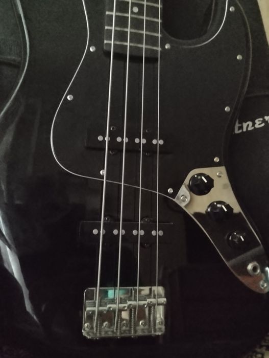 Джаз Басс марки Ария