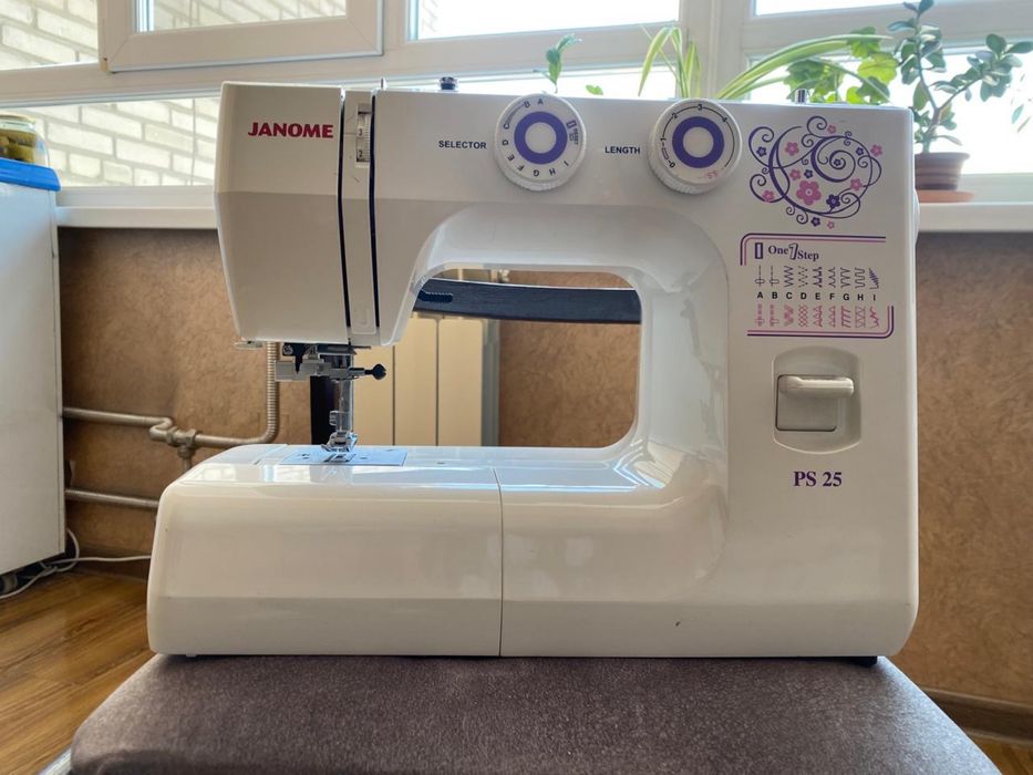 Продам швейную машинку