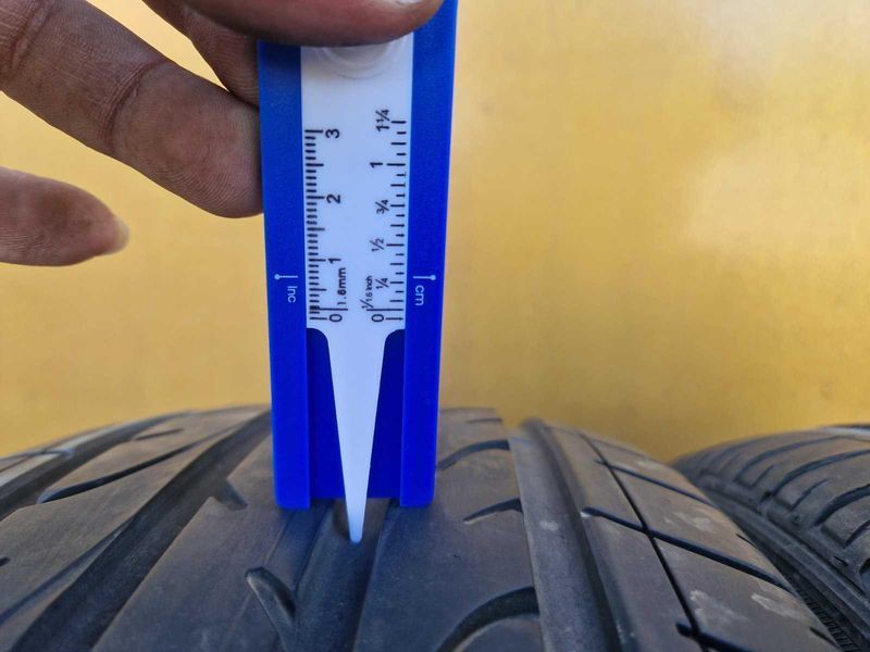 2 Bridgestone R19 235/45
летни гуми
DOT0318