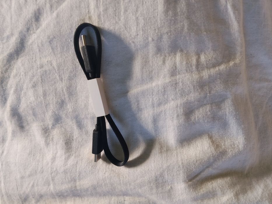 USB кабел за зареждане и синхронизиране на данни
