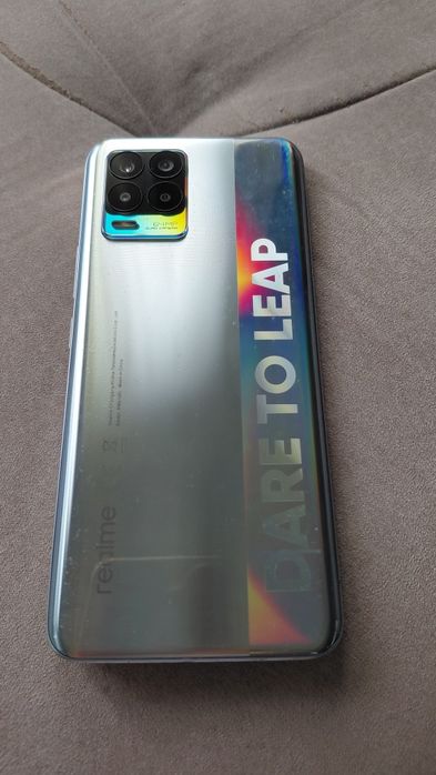Телефон Realme 8