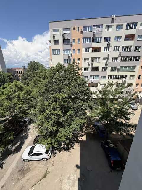 Тристаен апартамент в близост до АУБГ (от собственик)