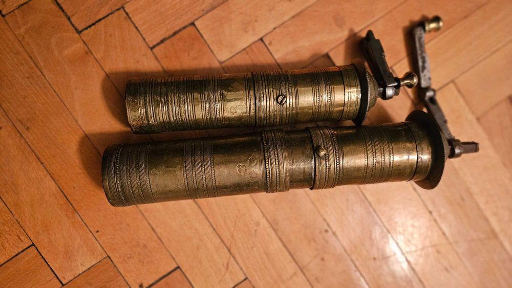 Стари месингови кафемелачки. Комплект 12 лъжички в кутия