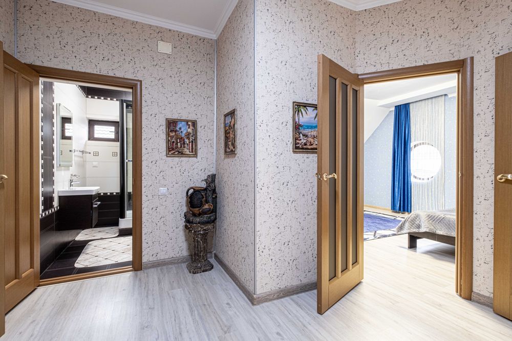 Дом 250 КВ. С бассейном и баней
