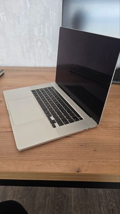 Apple MacBook Pro, 16", Intel Core i7, 2020