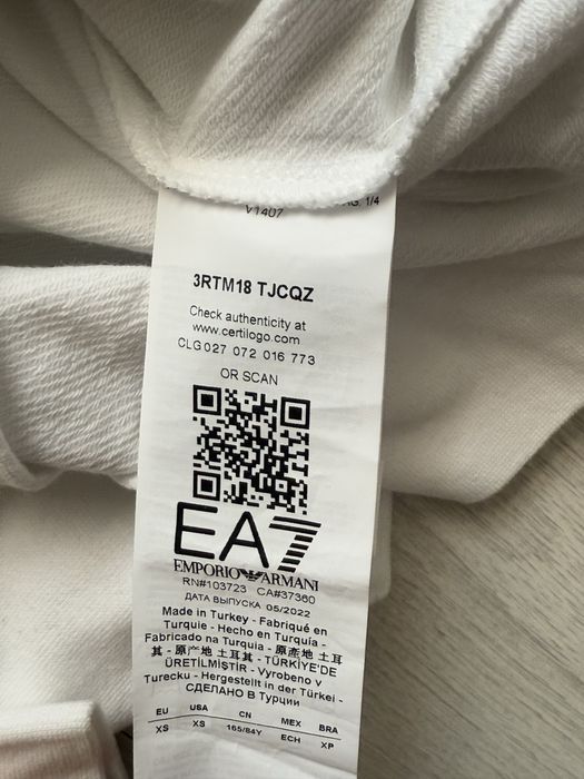 Продам свитшот EA7