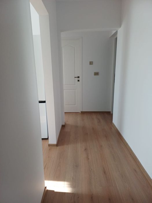 Apartament 2 camere, renovat recent, parter, 300 eur, Reghin