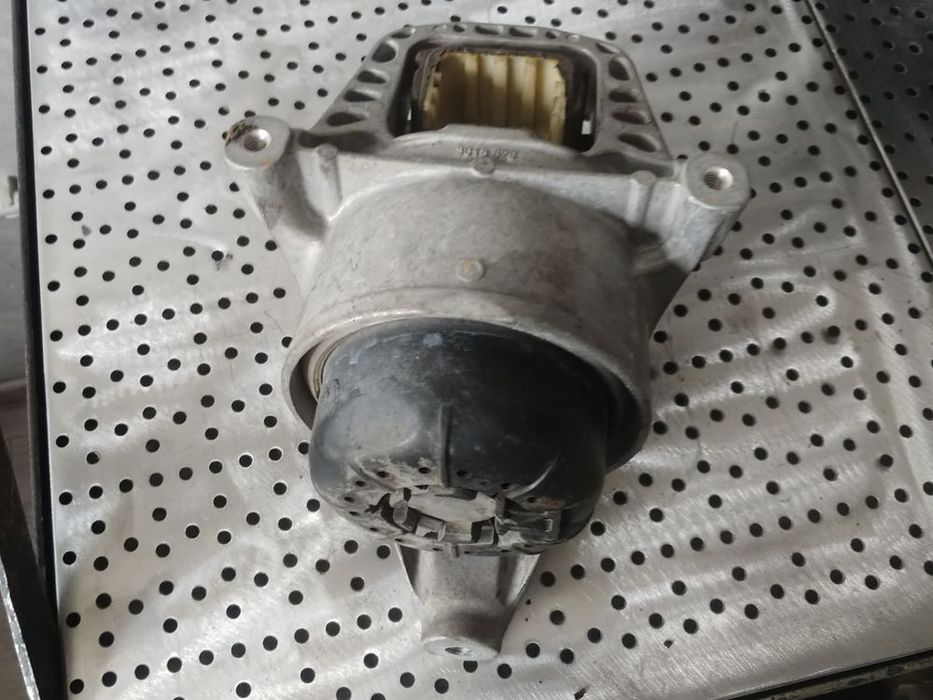 suport tampon motor dreapta 3.0 tdi  audi a6 c8 8w0199372cp