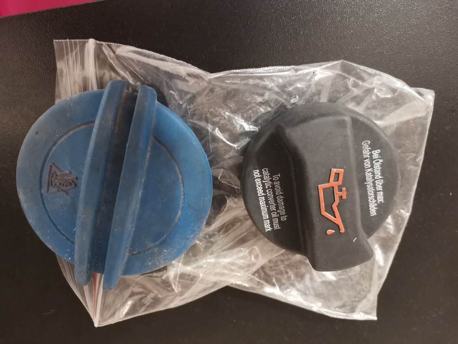 Капачки казанче антифриз и масло Ауди А3 8P