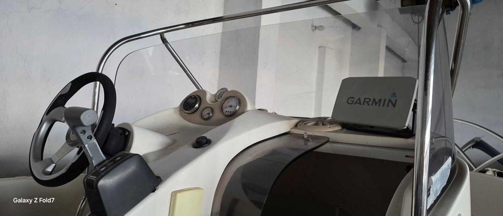 Моторна лодка Quicksilver + двигател 60 HP SUZUKI