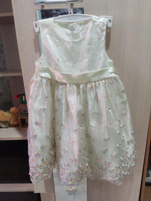 Продам дет платья