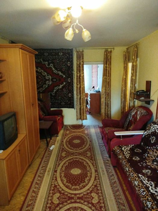 2 комн. кв. в 6 микрорайоне 2 эт. не угловая