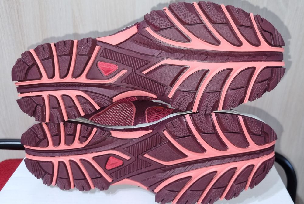 Sandale Salomon mărime 38 și 2/3