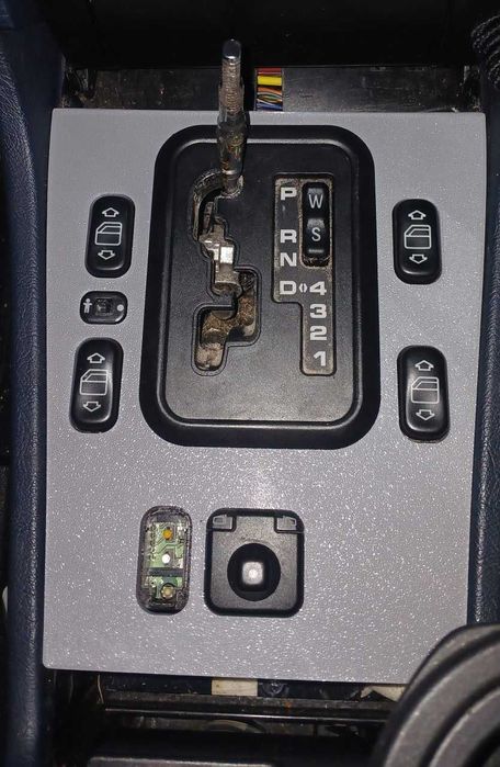 Центральная консоль КПП w202