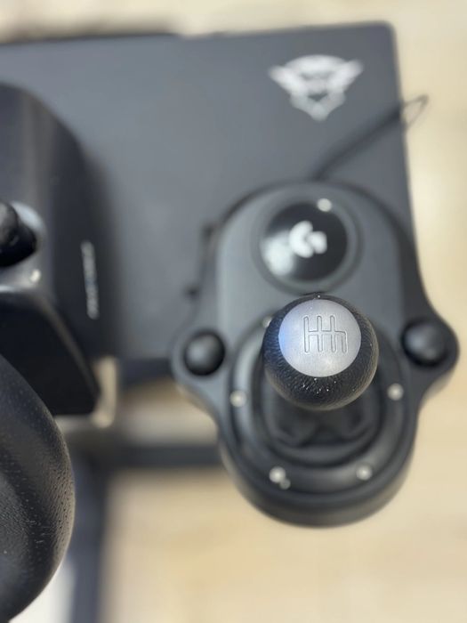 Игровой руль Logitech G29