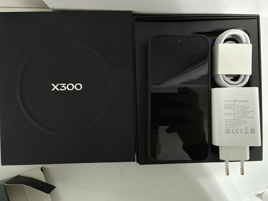 Vivo X300 12/256 глобал