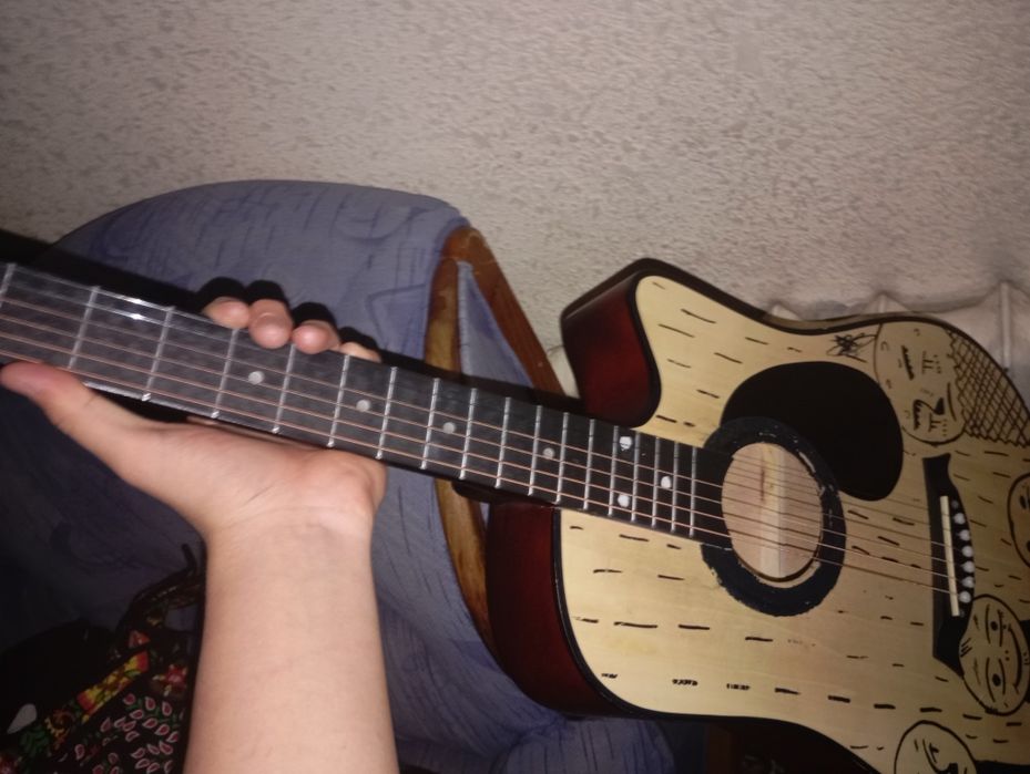 уникальная гитара акустическая с  ручной росписью маслом